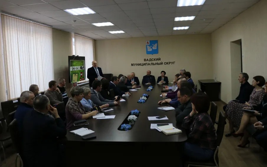 Совещание   под председательством главы местного самоуправления Вадского  муниципального округа, с участием руководителей структурных подразделений администрации, муниципальных учреждений и предприятий, предприятий сферы ЖКХ округа.